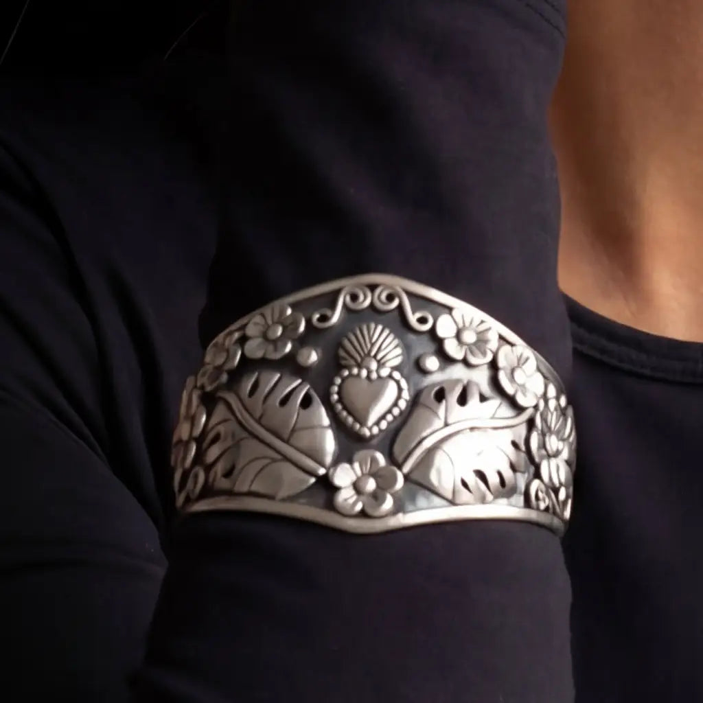 Silver Taxco bracelet modern design with gorgeous heart