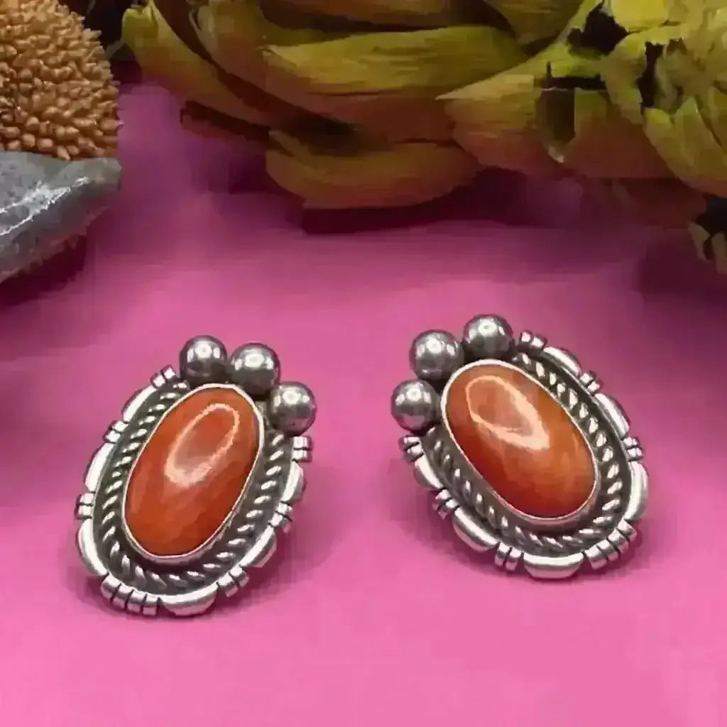 Santo Domingo spiny oyster round earrings by Robert