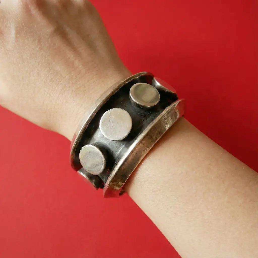 Vintage silver Taxco bracelet with circles-clamper